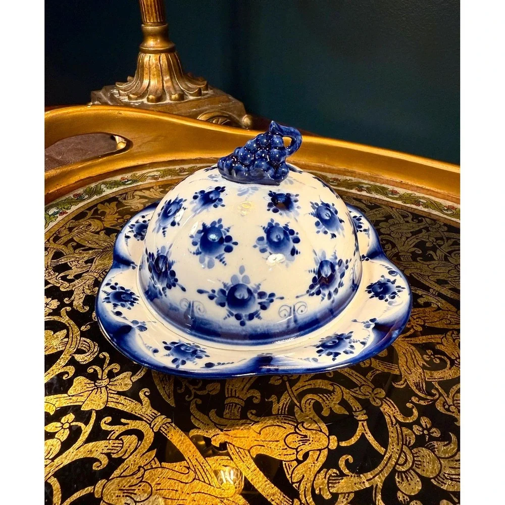 Vintage Gzhel Blue White Porcelain‎ Butter or Cheese Dish with Grape Finial
